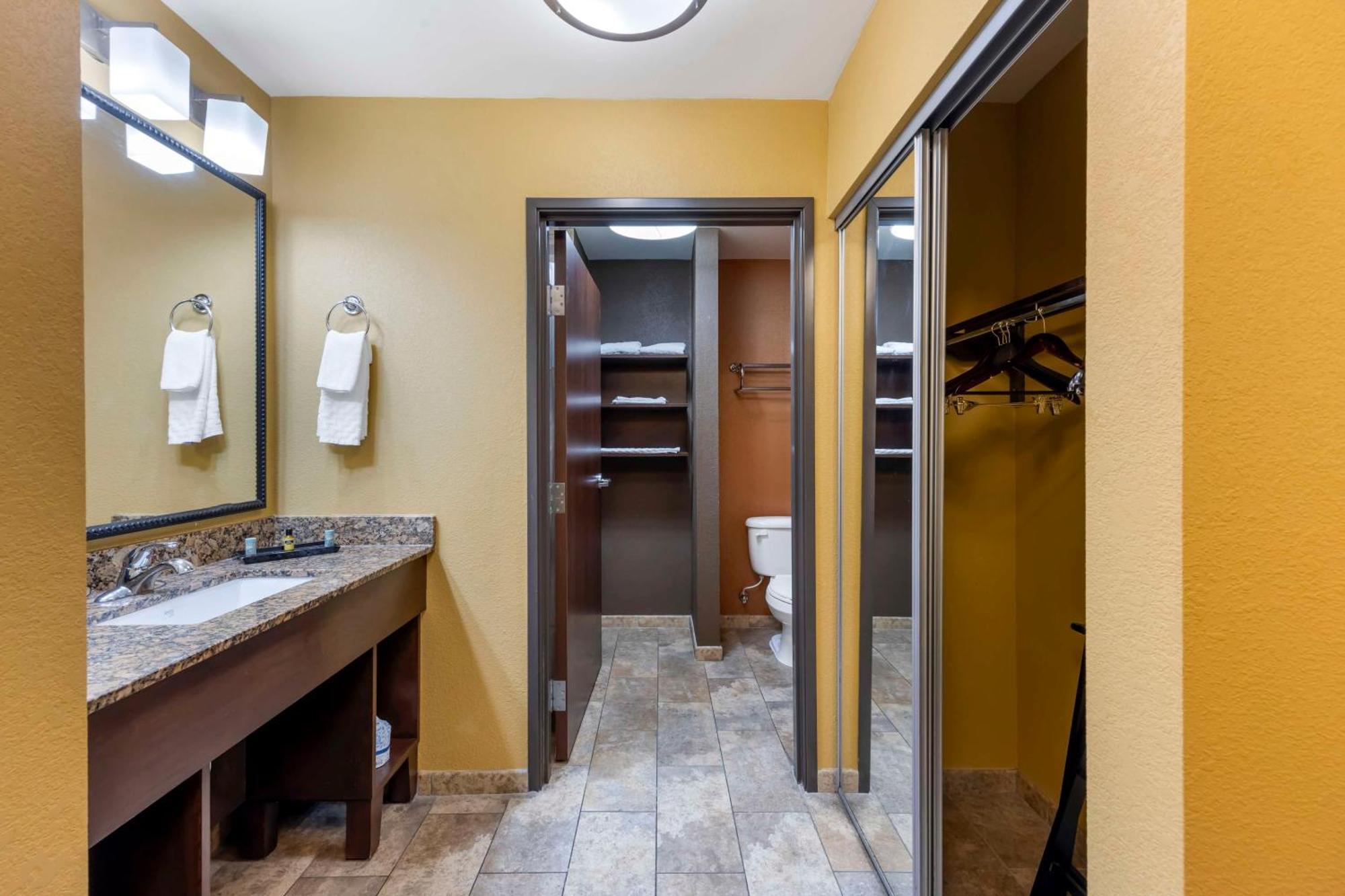 Best Western Plus Tupelo Inn & Suites Экстерьер фото