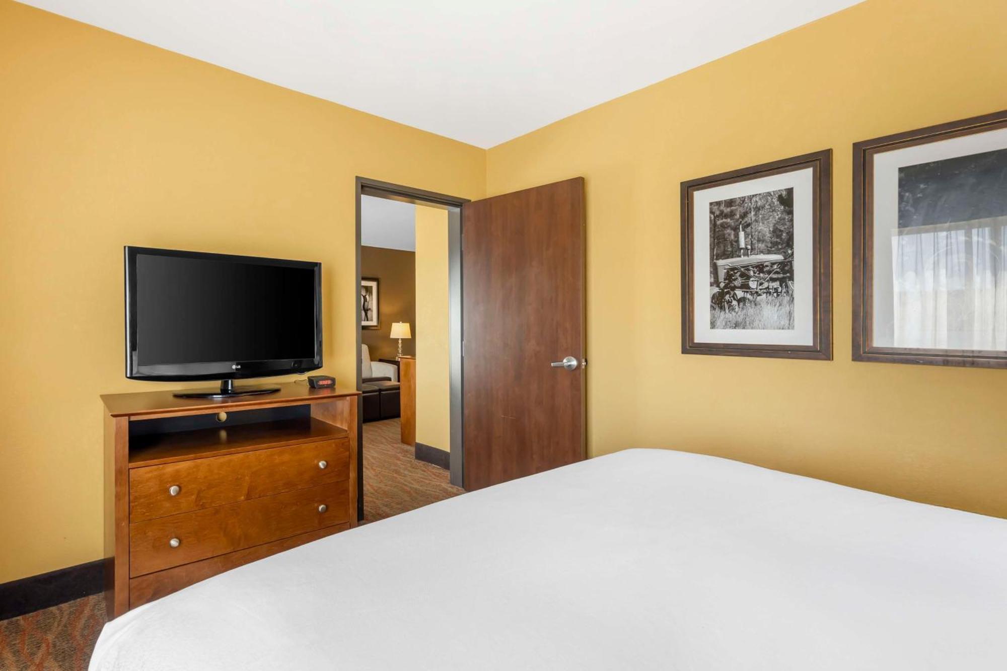 Best Western Plus Tupelo Inn & Suites Экстерьер фото