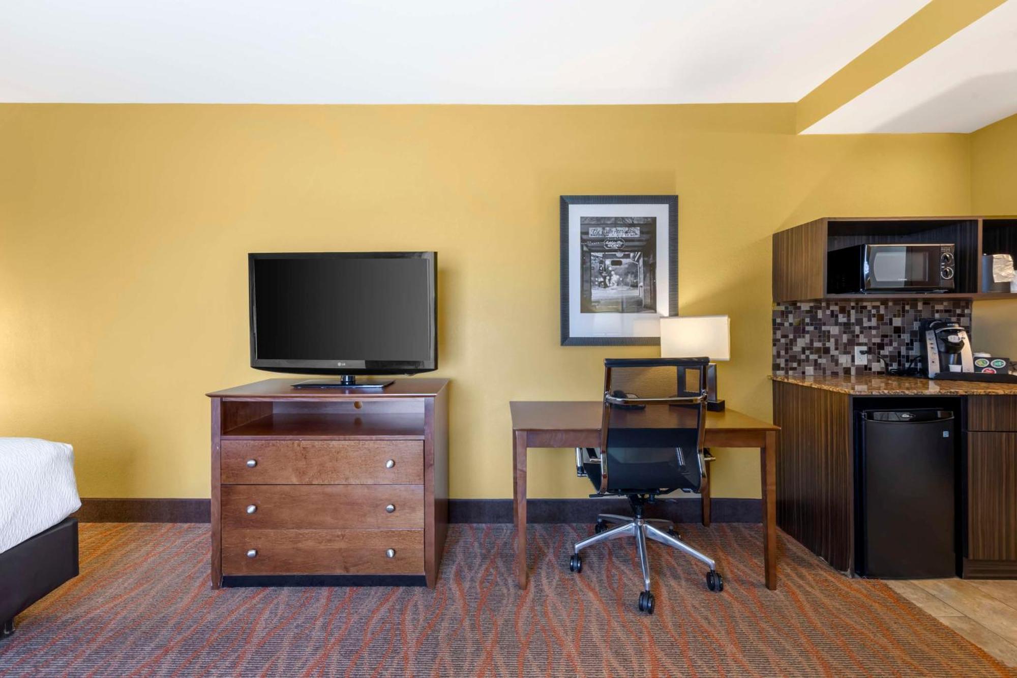 Best Western Plus Tupelo Inn & Suites Экстерьер фото
